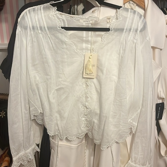 Doen Ivory Scalloped Blouse - Picture 2 of 2
